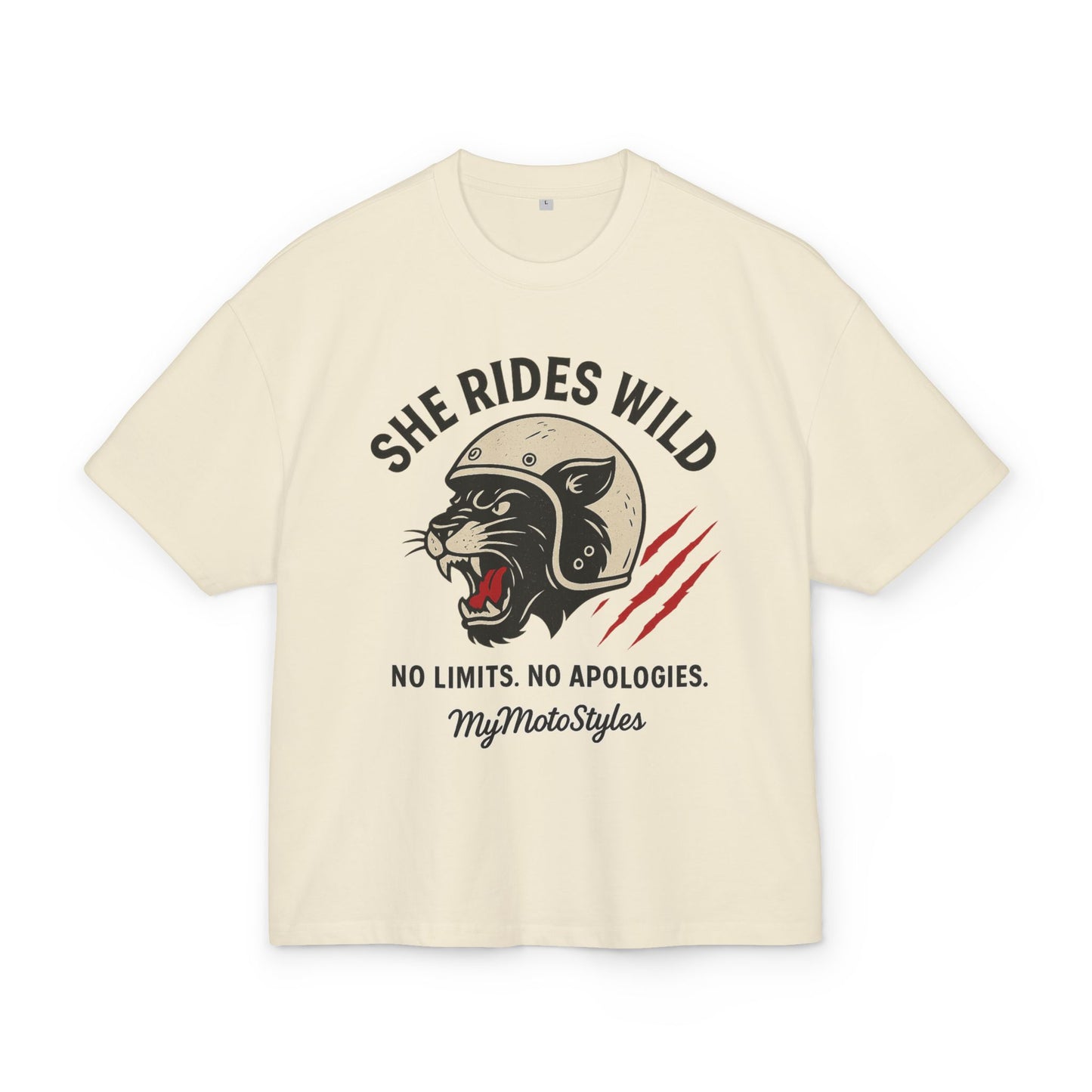 She Rides Wild - Oversized Bikergirl T-Shirt | Damen Heavy Cotton Graphic Shirt | Design von MyMotoStyles