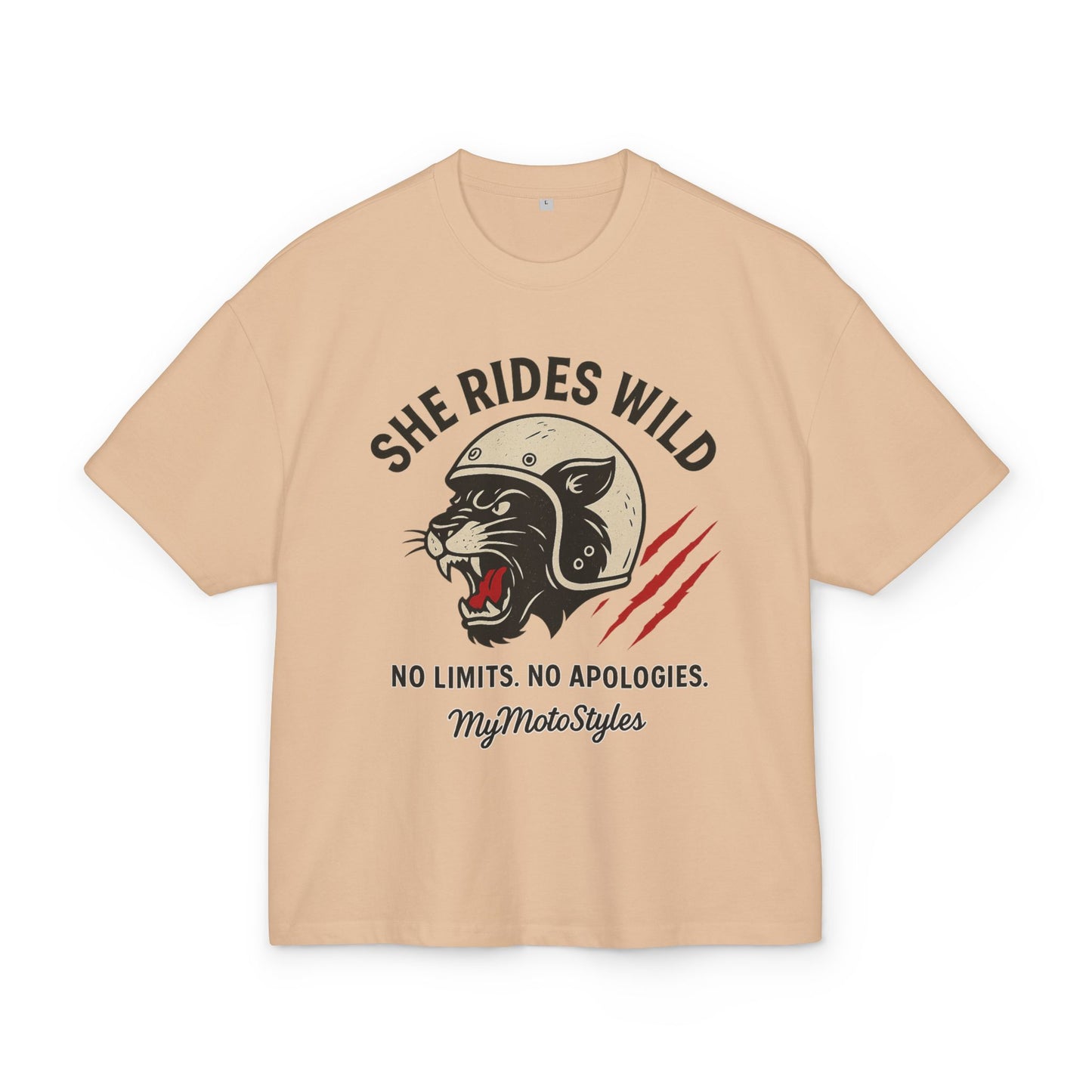 She Rides Wild - Oversized Bikergirl T-Shirt | Damen Heavy Cotton Graphic Shirt | Design von MyMotoStyles