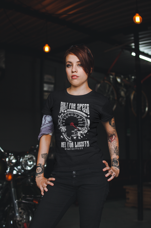 T-shirt Higher Blanks « Conçu pour la vitesse », imprimé sur le devant