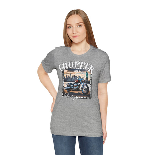 Chopper Bikerin T-shirt - Cooles New York Design - Frauen Shirt - Stylisches Biker Tshirt von MyMotoStyles