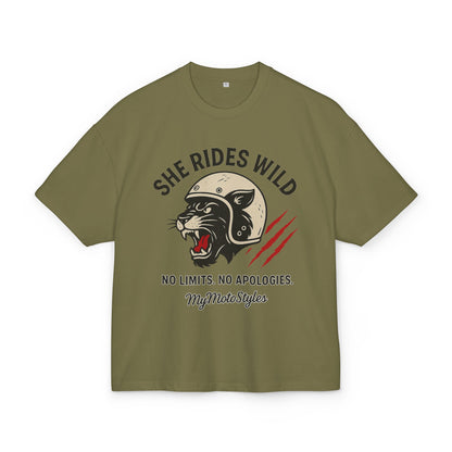 She Rides Wild - Oversized Bikergirl T-Shirt | Damen Heavy Cotton Graphic Shirt |  Design von MyMotoStyles